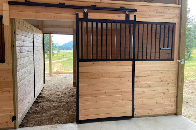 Deluxe Options for Your New Horse Barn