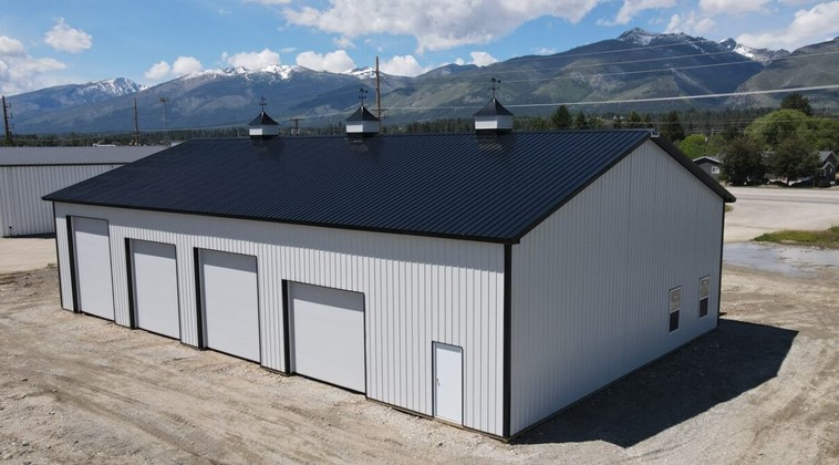 6 Pros and 6 Cons of Adding Solar Panels to Your Custom Garage in Sandpoint