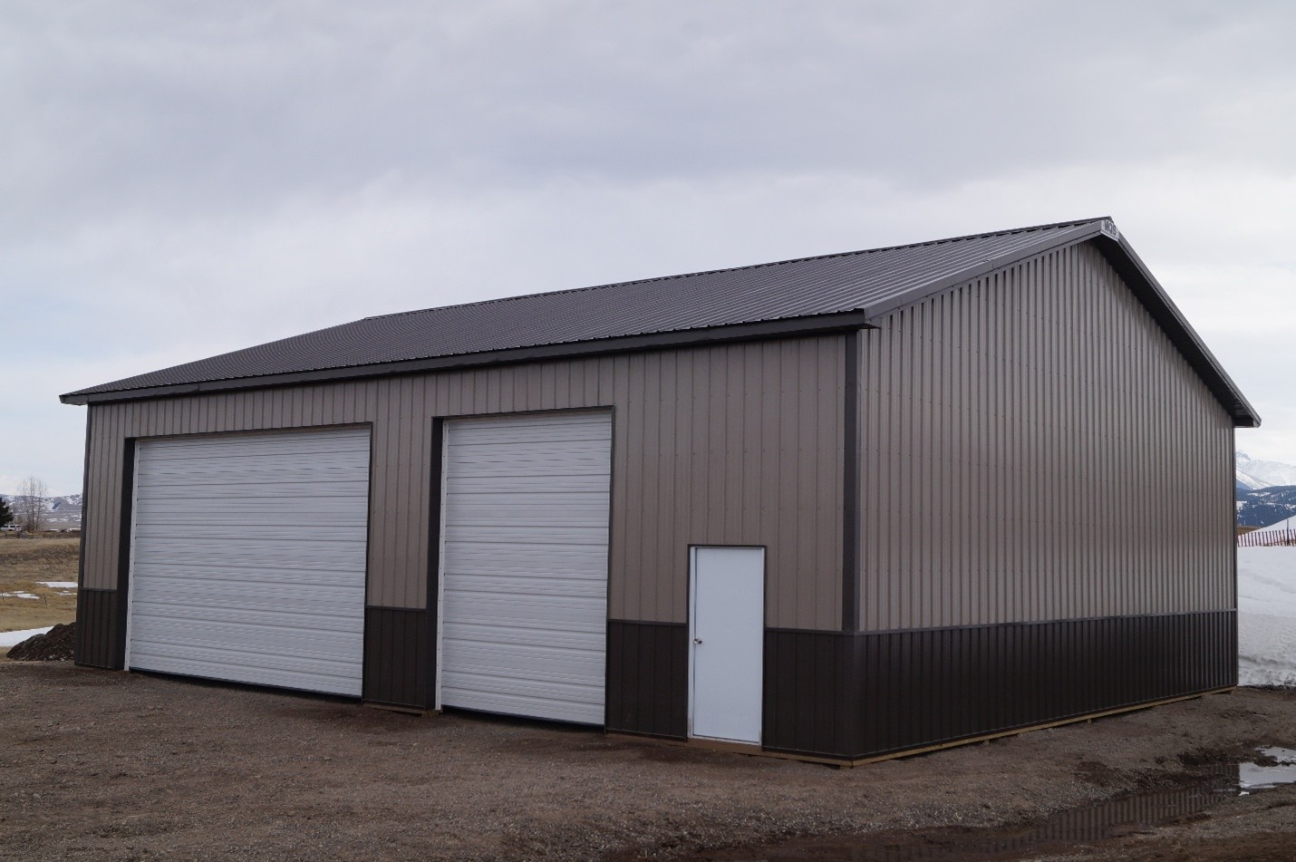 5 Reasons to Choose a Pole Barn Garage Company in Four Corners