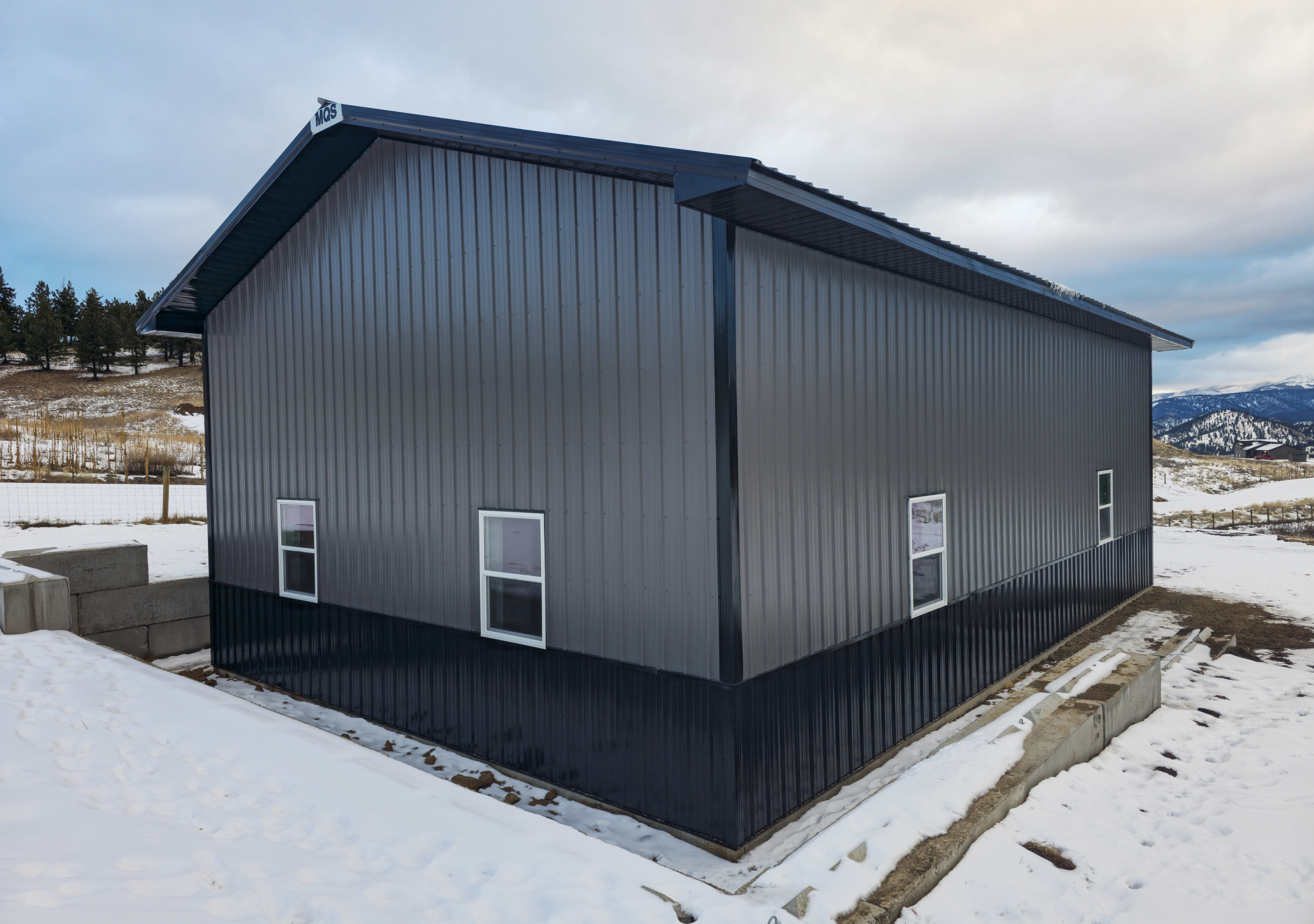 30x48x16 Single door Vehicle_RV Storage , built by MQS, featuring Grey Metal siding, Black metal Trim and Roofing, In Jefferson City, MT