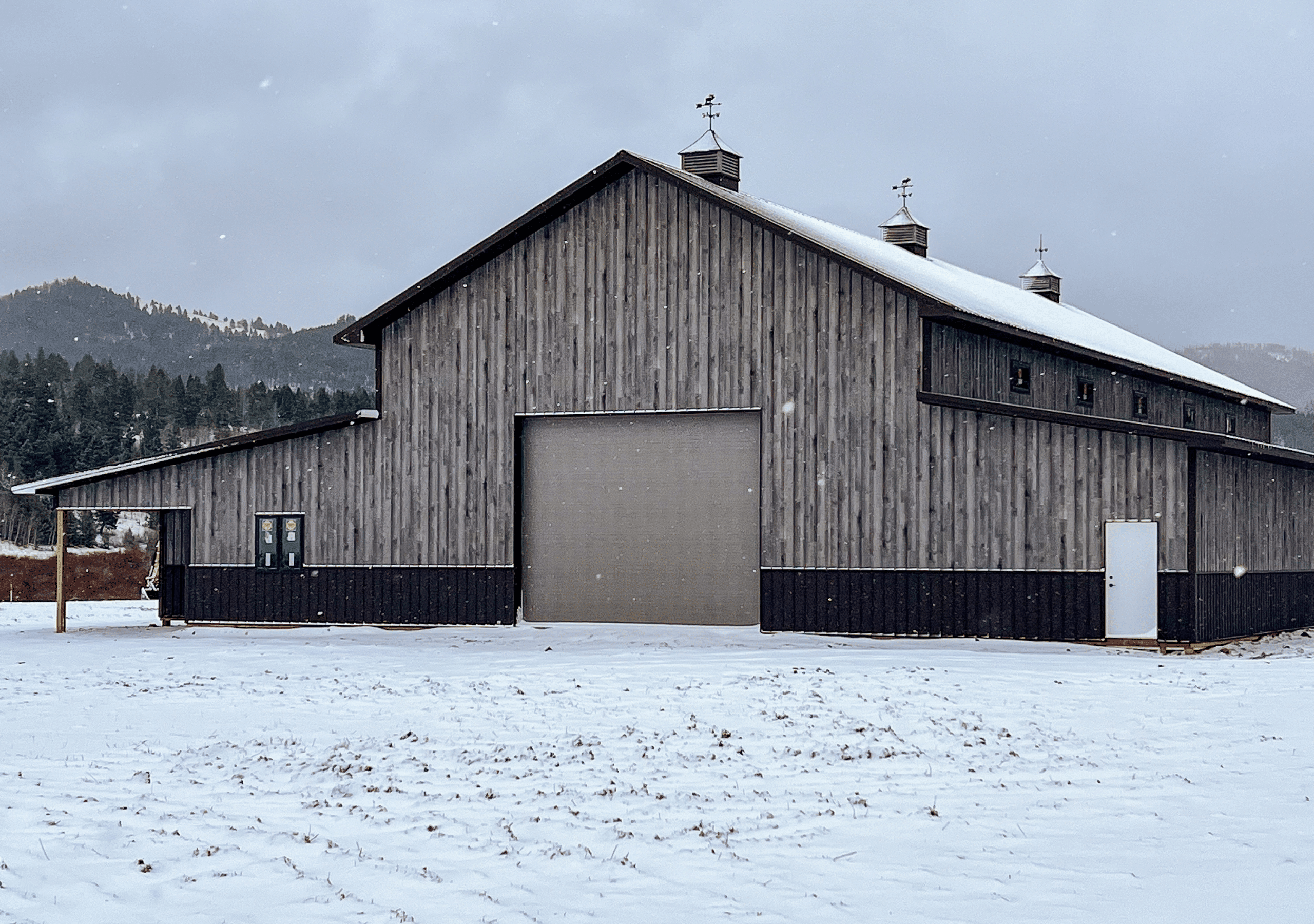 What Features Should Every Modern Pole Barn Include?